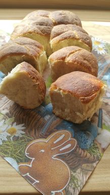 Softe Brötchen im Römertopf backen