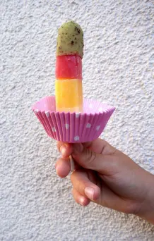 Eis essen ohne Kleckern