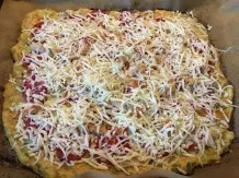 Hähnchen-Pizza vom Blech mit Zucchini-Boden