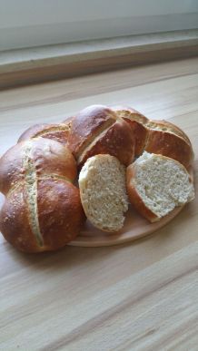 Doppelweck mit zarter Kruste und weicher Krume