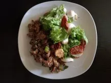 Würzige Pfifferlings-Selleriepfanne mit buntem Salat