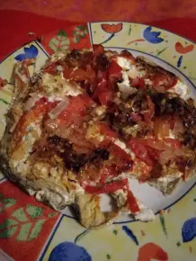 Kräuter-Omelette mit sonnengereiften Tomaten und Schafskäse