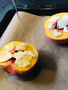 Gebackener Pfirsich mit Piniensahne