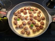 Fleischbällchen in Mandelsoße