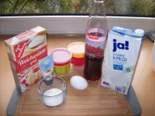 Grießpudding mit Himbeersirup