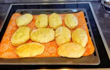 Leckeres Zwillings-Brot mit Schmand im Römertopf