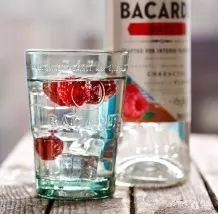 Leckere Cocktails/Limonaden mit Bacardi Razz