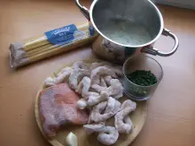 Riesengarnelen und Lachswürfel in Kräutersahne