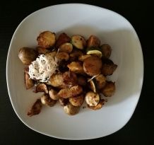 Bratkartoffeln mit Huhn, Zucchini, Orange und Meerrettich