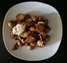 Bratkartoffeln mit Huhn, Zucchini, Orange und Meerrettich