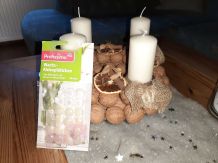 Kerzen auf dem Adventskranz ausrichten