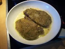 Würziges Kotelett mit Kräuter-Panade