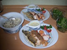 Feine Fisch-Variation mit Wildreis und Salat