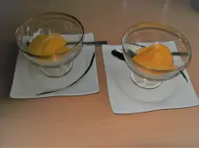 Kleines Stracciatella-Eis-Dessert