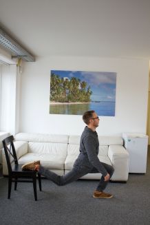 Sportübungen auf dem Stuhl