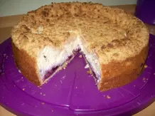 Käsekuchen mit Mandelstreusel und Heidelbeeren