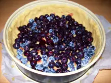 Käsekuchen mit Mandelstreusel und Heidelbeeren