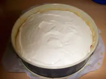 Käsekuchen mit Mandelstreusel und Heidelbeeren