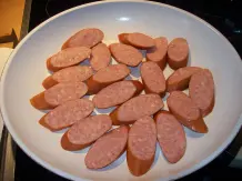 Rahmwirsing mit gebratenen Cabanossi