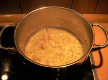 Rahmwirsing mit gebratenen Cabanossi