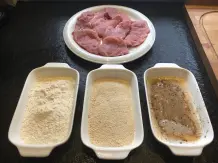 Ärpel un Schlaat mit panierten Schweinefilets