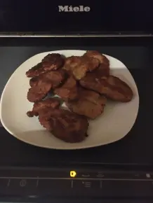 Ärpel un Schlaat mit panierten Schweinefilets