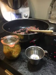 Ärpel un Schlaat mit panierten Schweinefilets