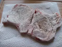 Schweinekotelett mit frittiertem Sauerkraut