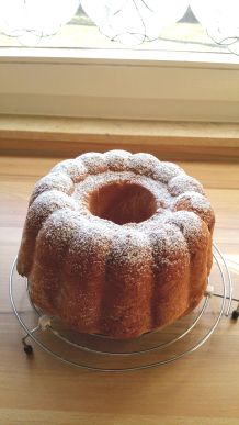 Quark-Gugelhupf aus Hefeteig