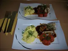 Kräuter-Putenrouladen mit Schmortomaten
