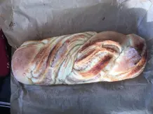 Hefezopf mit Quark-Zimt-Füllung
