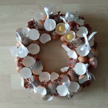 Osterkranz: Kranz mit Eierschalen dekorieren