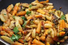 Vegetarische Gemüsepfanne - einfach, sättigend & lecker