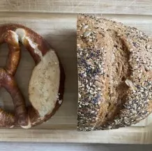 Steinhartes Brot und eine Brezel wieder genießbar machen