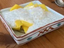 Sommerlicher Nachtisch mit Kokos-Sago-Milch und Mango