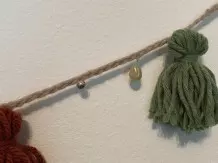 DIY mit Dingen, die jeder zu Hause hat: Wanddeko aus Wollresten