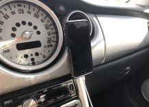Handyhalterung fürs Auto mit einfachem Klettverschluss