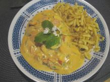Kurkuma-Schmand-Gemüse mit gebratenen Spätzle