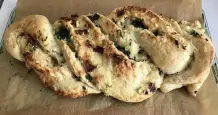 Gezwirbeltes Käse-Kräuter-Grillbrot