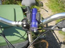 Stabile Halterung für eine Taschenlampe an Fahrrad oder Roller