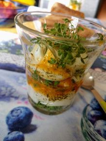Lieblingsfrühstück: Eier im Glas mit Kresse