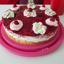 Saftige Himbeertorte mit Schmand-Sahne Füllung