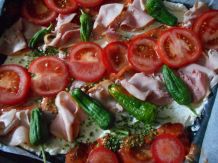 Spanische Pizza: Coca con verduras, jamon y queso