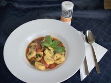 Tortellini Pfanne mit Spinat und Tomaten