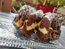 Schoko-Gugelhupf mit Käsekuchenfüllung