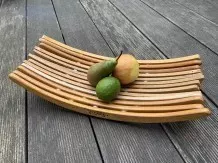 Obstschale aus alten Holzbügeln