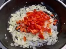 Schakschuka mit Mozzarella, Parmesan & frischen Kräutern