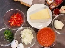 Schakschuka mit Mozzarella, Parmesan & frischen Kräutern