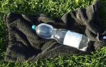Getränke in der Sonne kühlen