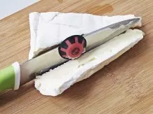 Einfach Käse schneiden: Magnetabstreifer für Küchenmesser